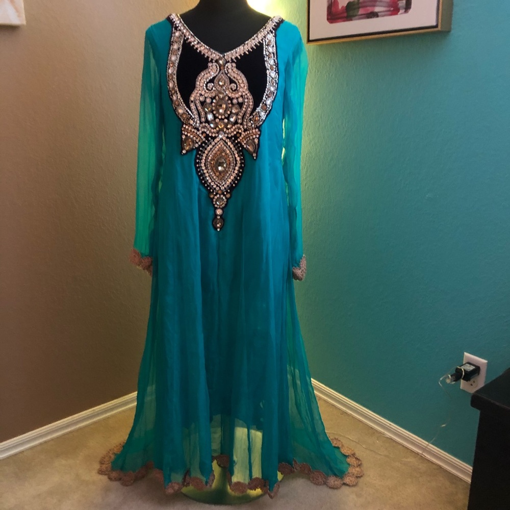 PAKISTANI DESIGNER OUTFIT SIZE SMALL